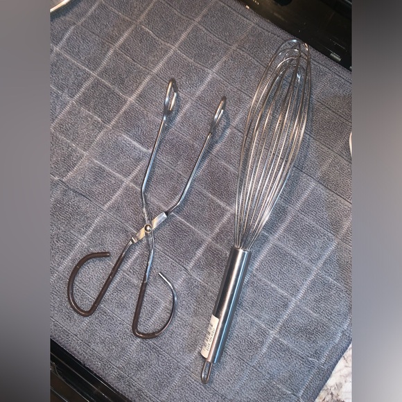 BLACK+DECKER 3 in 1 Toaster Oven & Random Kitchen Utensils - Picture 9 of 14